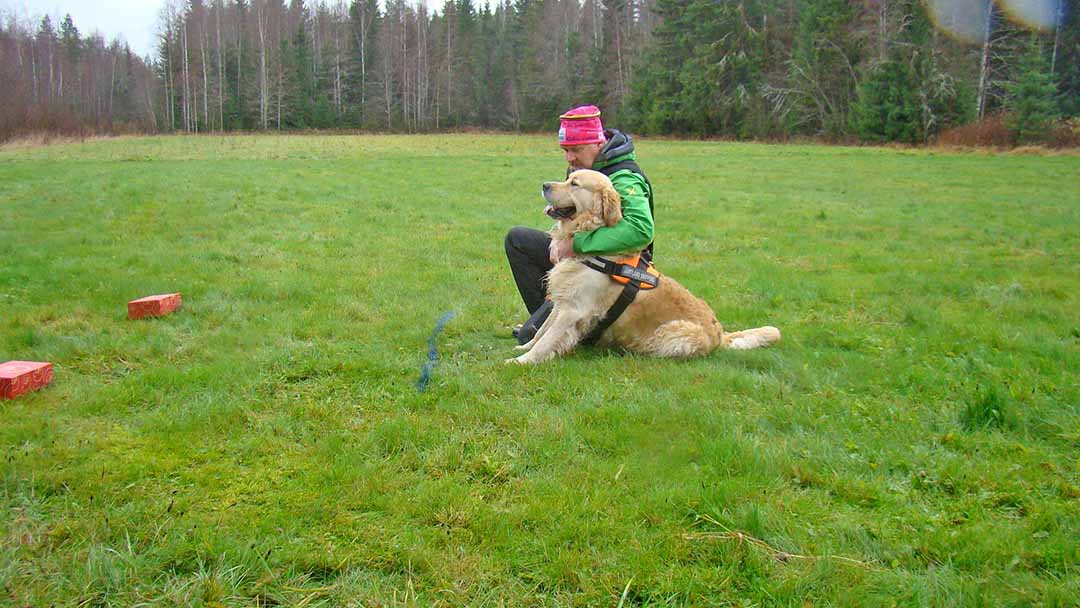 Rune Werner med hunden Theo på lagerbladsprov